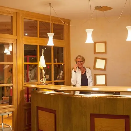 Ogla Fischhutte מלון